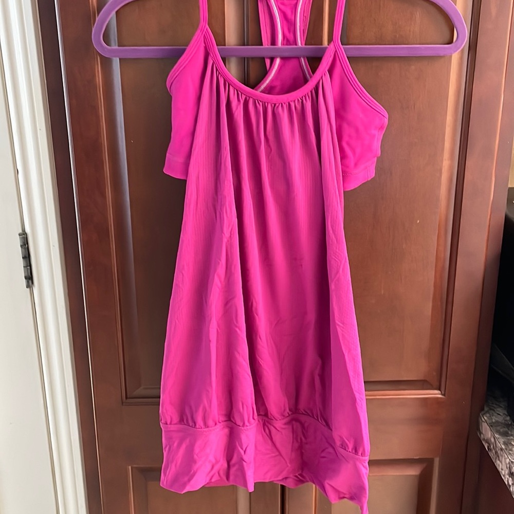 Lululemon workout top with bra size 4